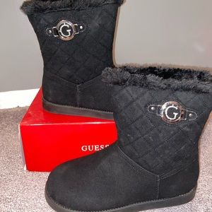 Guess black winter boots lined with fur